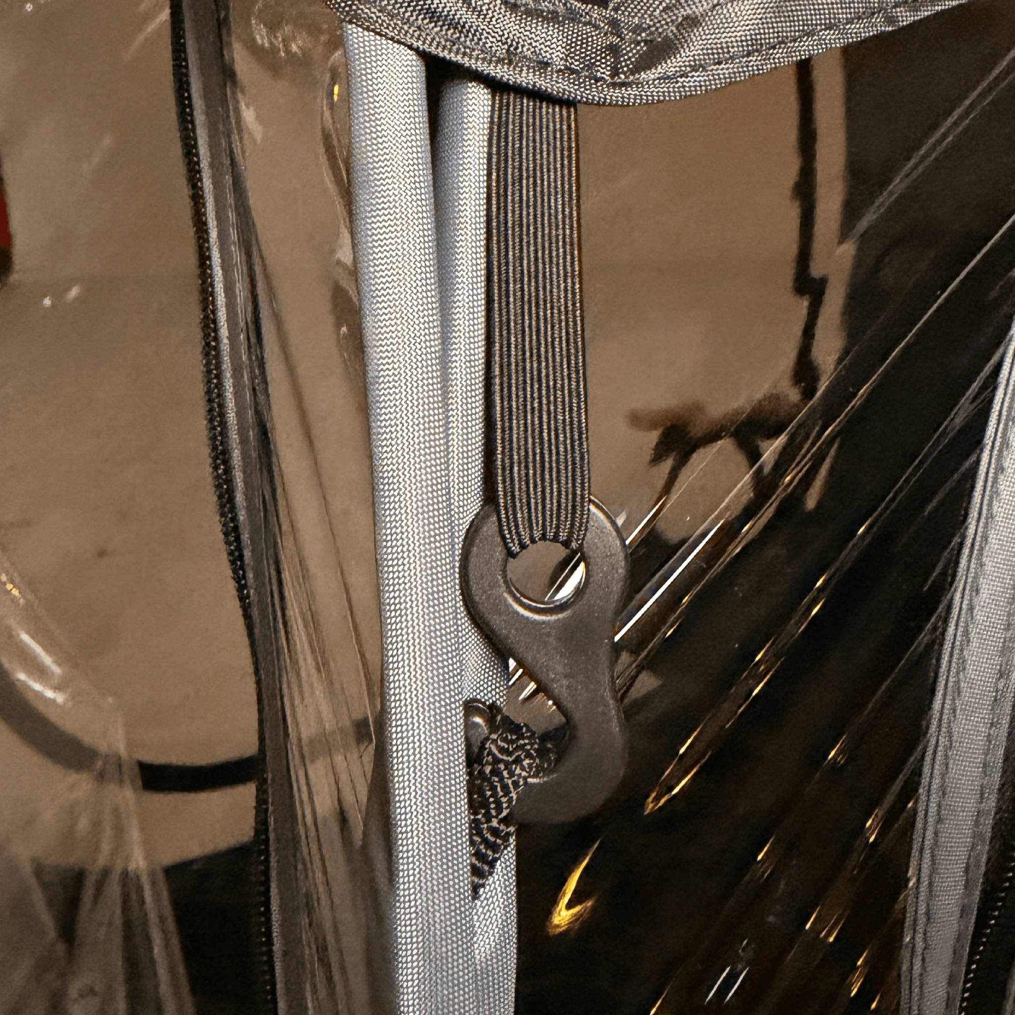 Close-up of the hook of the detachable roof cover.